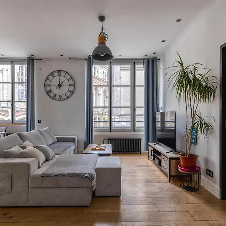 Appartement Spacieux Au Coeur D'Angers Etage 1 - 6 Personnes Exterior photo